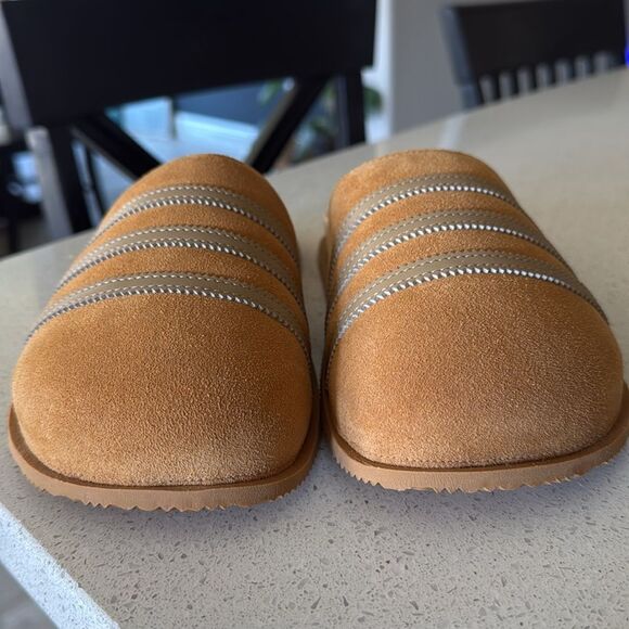 adidas Women’s Slide Sandals in Tan/Gold - Picture 13 of 14